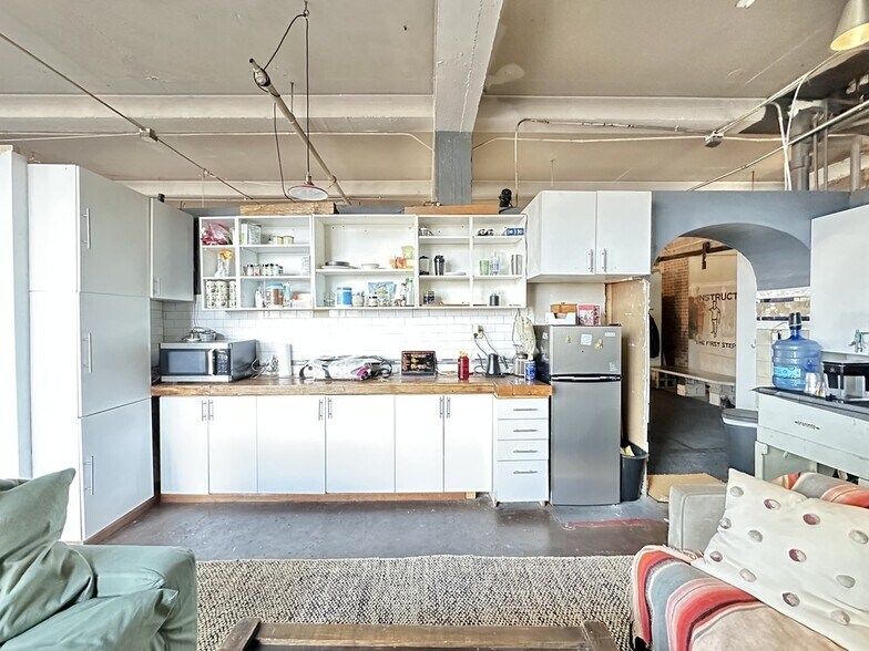 Building Photo - 3144 W Carroll Ave