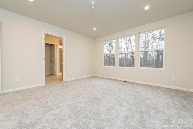 Building Photo - 2801 Willow Ct