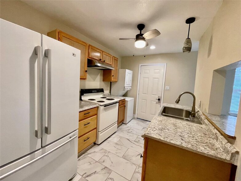 Building Photo - 12206 Northwood Forest Dr