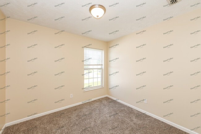 Building Photo - 21 Arrowhead Dr