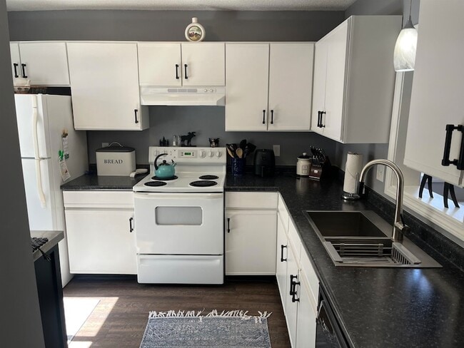 Building Photo - 24 Harmony Ln