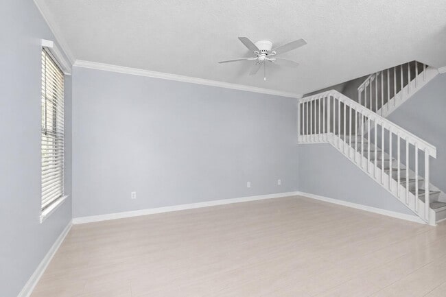 Building Photo - 246 Iris Dr
