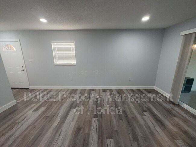 Building Photo - 1610 SE 25th St