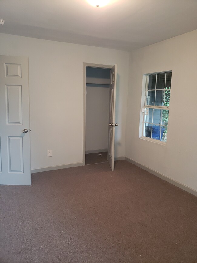 1st bedroom - 1830 Earl St