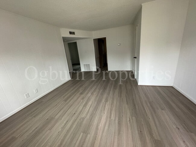 Building Photo - 208 Mayberry Ave