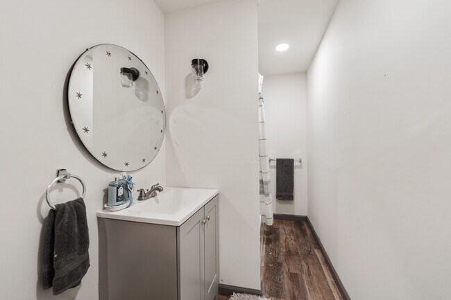 Building Photo - 133 Meade Ave