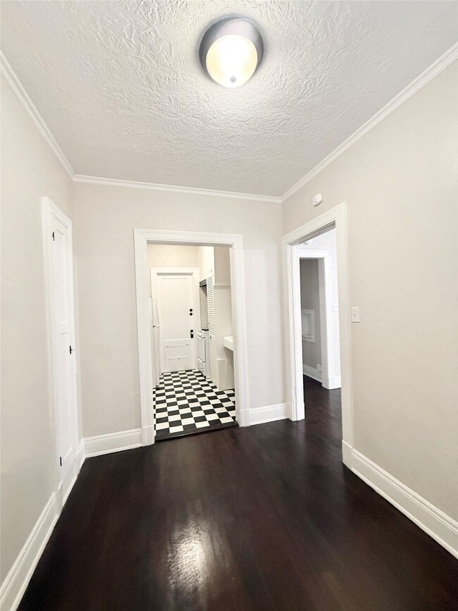 Building Photo - 3920 Fannin St