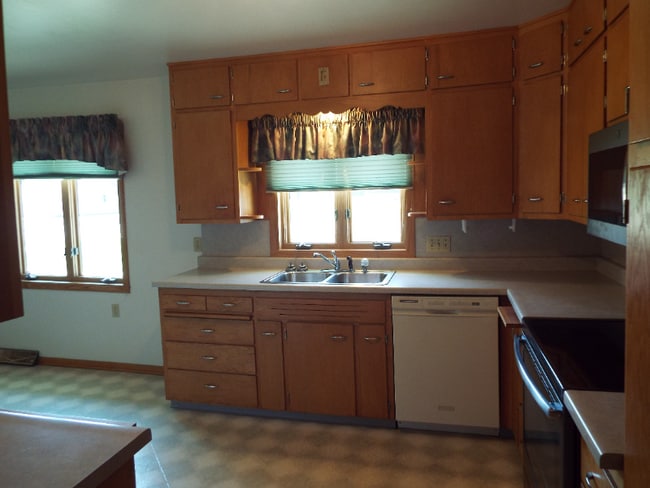 Building Photo - 453 4th Ave