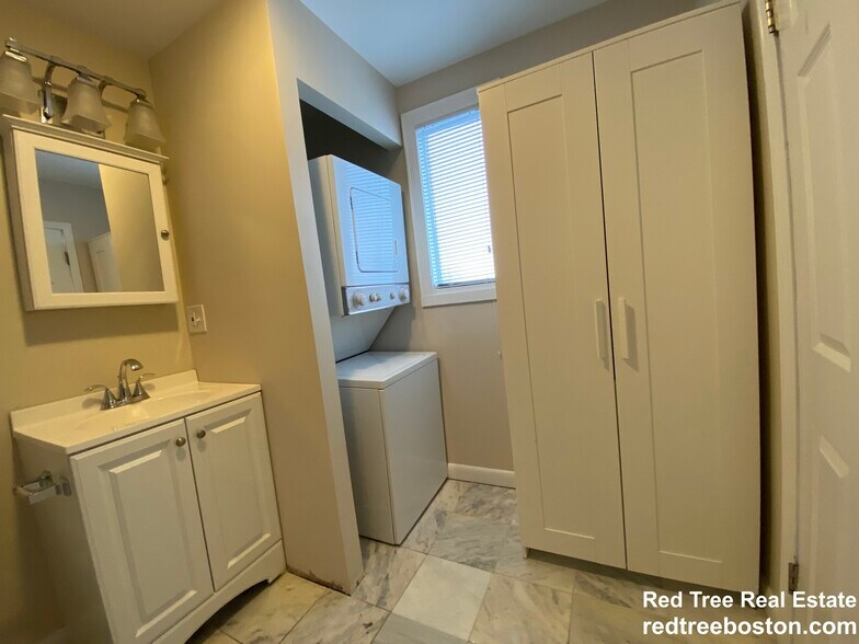 Building Photo - 9 Boston St