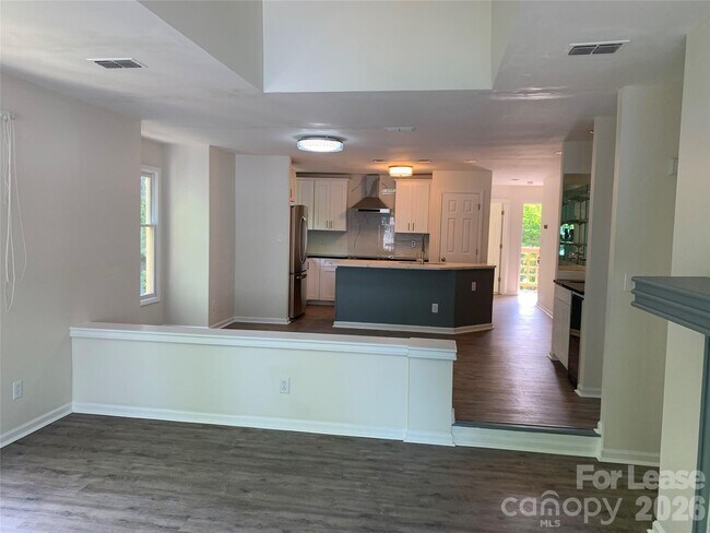 Building Photo - 672 Portside Dr