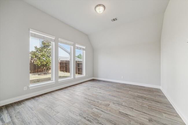 Building Photo - 16503 Whiteoak Canyon Dr
