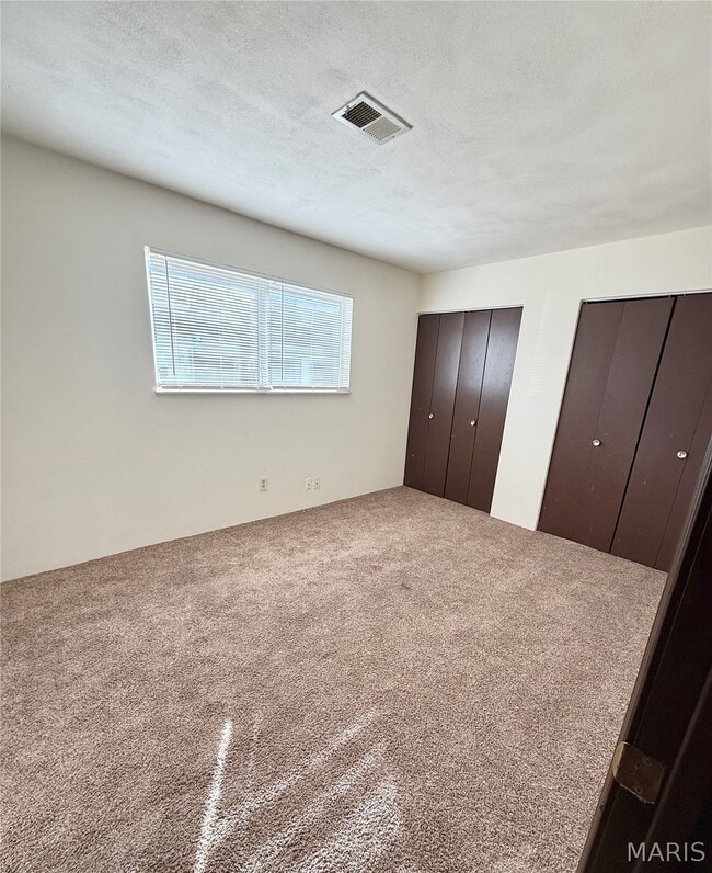 Building Photo - 814 White Oak Dr