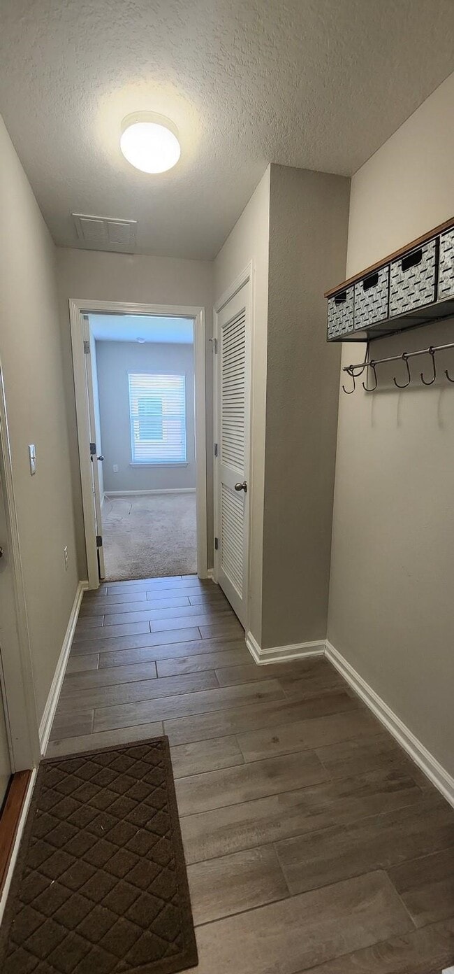 Building Photo - 226 Lost Lake Dr