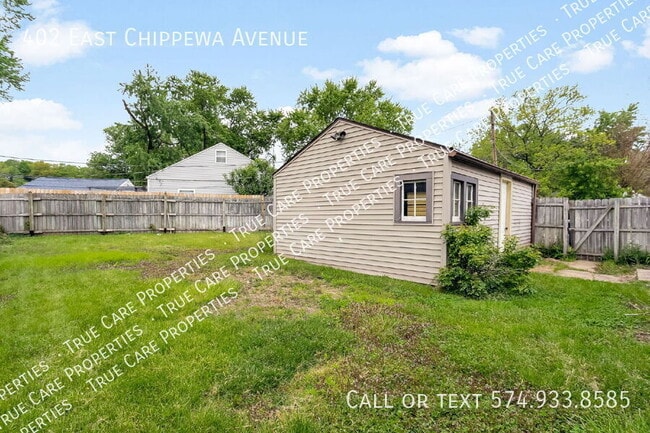 Building Photo - 402 E Chippewa Ave