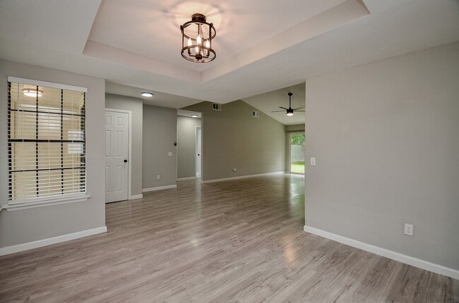 Building Photo - 22018 Grand Forks Dr