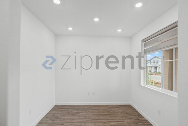 Building Photo - 3284 Oak Trl Dr