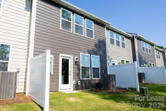 Building Photo - 2348 Layman Dr