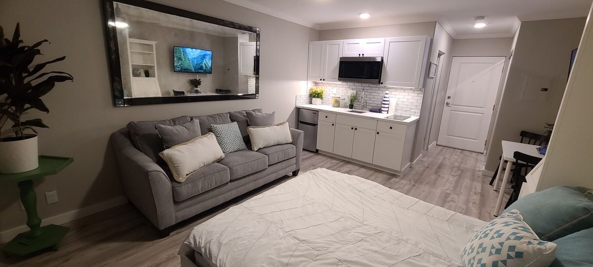 Building Photo - 1021 Scott St