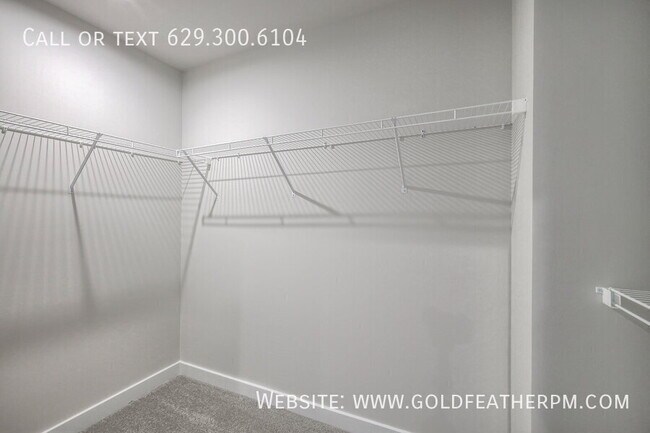 Building Photo - 2009 Walnut Ln