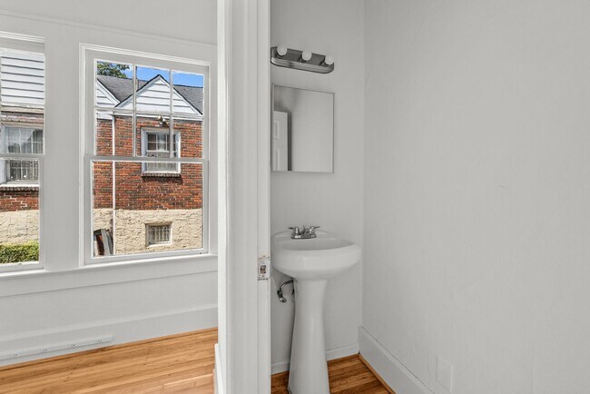 Building Photo - Beautiful Historic 4 Bedroom 2 Bathroom Home