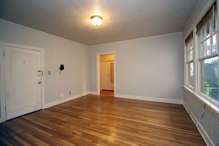 Building Photo - 2354-2362 SW Cactus Dr