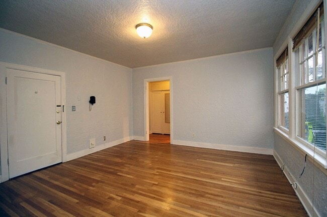 Building Photo - 2354-2362-2362 SW Cactus Dr