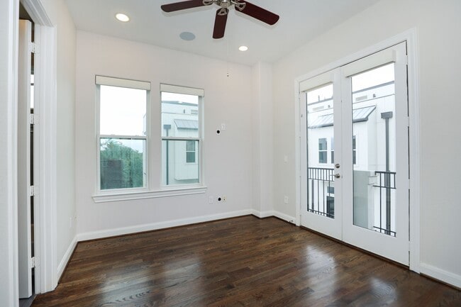 Building Photo - 2212 Stuart St