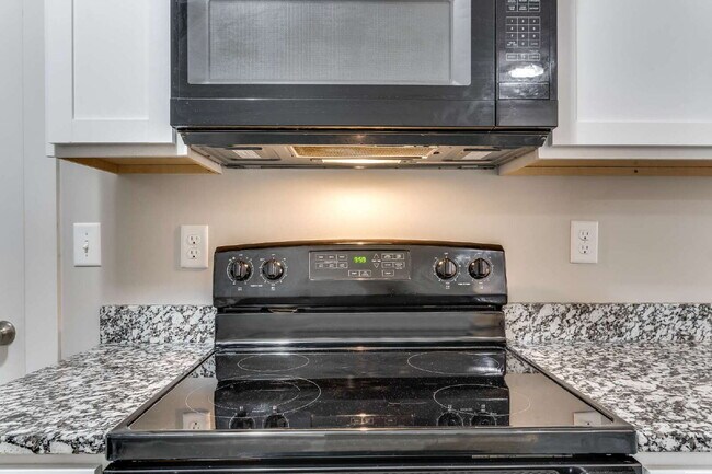 Building Photo - "Charming 3-Bedroom Duplex Retreat with 2 Full Baths in Wichita – 1190 Sq Ft of Comfort!"