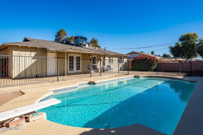 Building Photo - 8303 E Glenrosa Ave