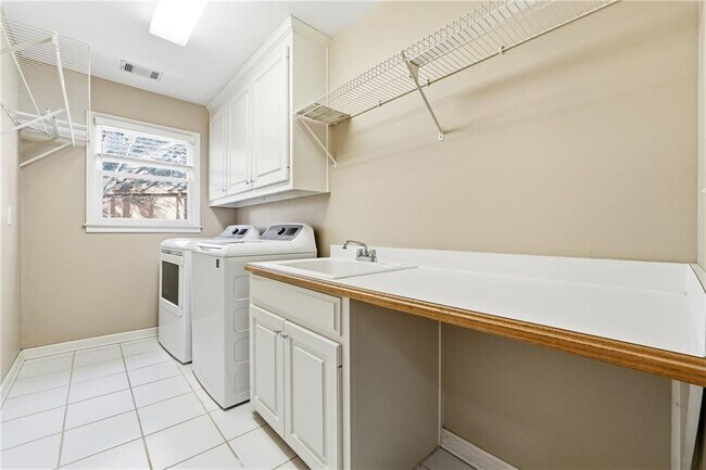 Building Photo - 5020 Greatwood Ln