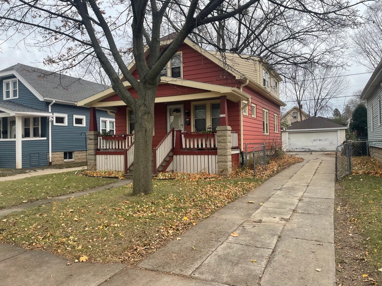 Private Driveway - 2 spots - 212 N 63rd St