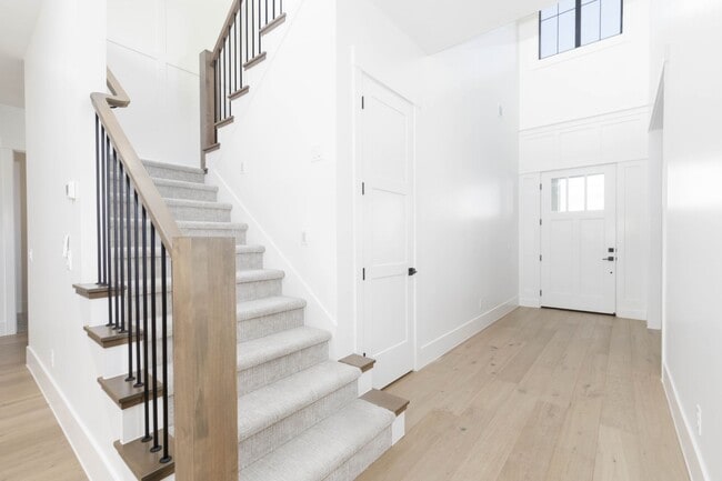 Building Photo - Gorgeous 5 bed 3.5 bath in Desert Canyons