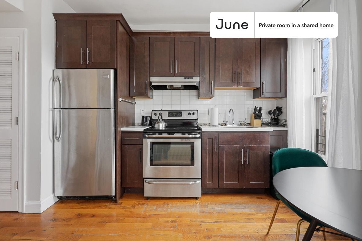 Building Photo - Room in Shared 4 bed/2 bath home