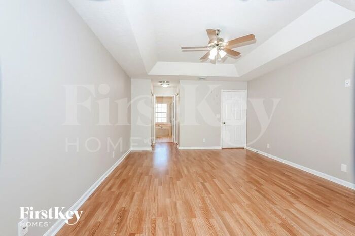 Building Photo - 562 SW Dairy Rd