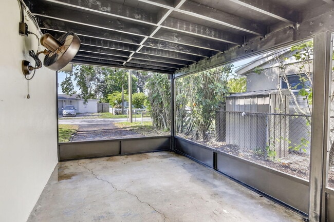 Building Photo - 4329 SW 49th Ct