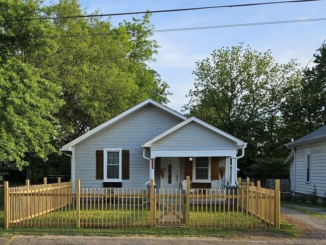 Building Photo - 112 Lucile St