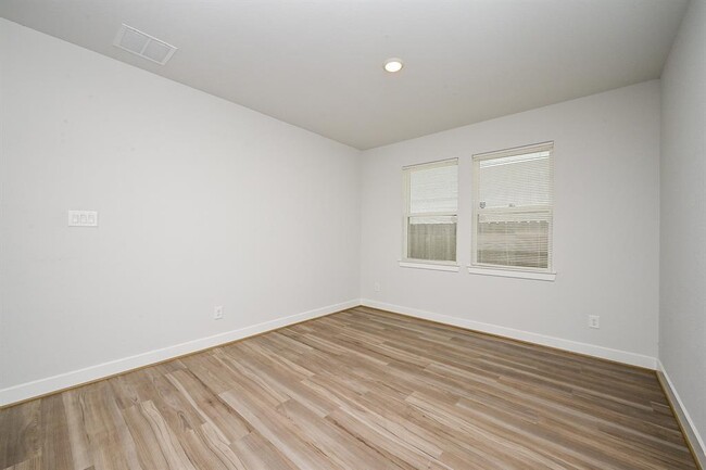 Building Photo - 9222 Dearborn Knoll Dr