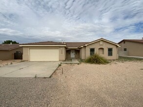 Building Photo - 3 Bedroom Single Story Home Available Near...