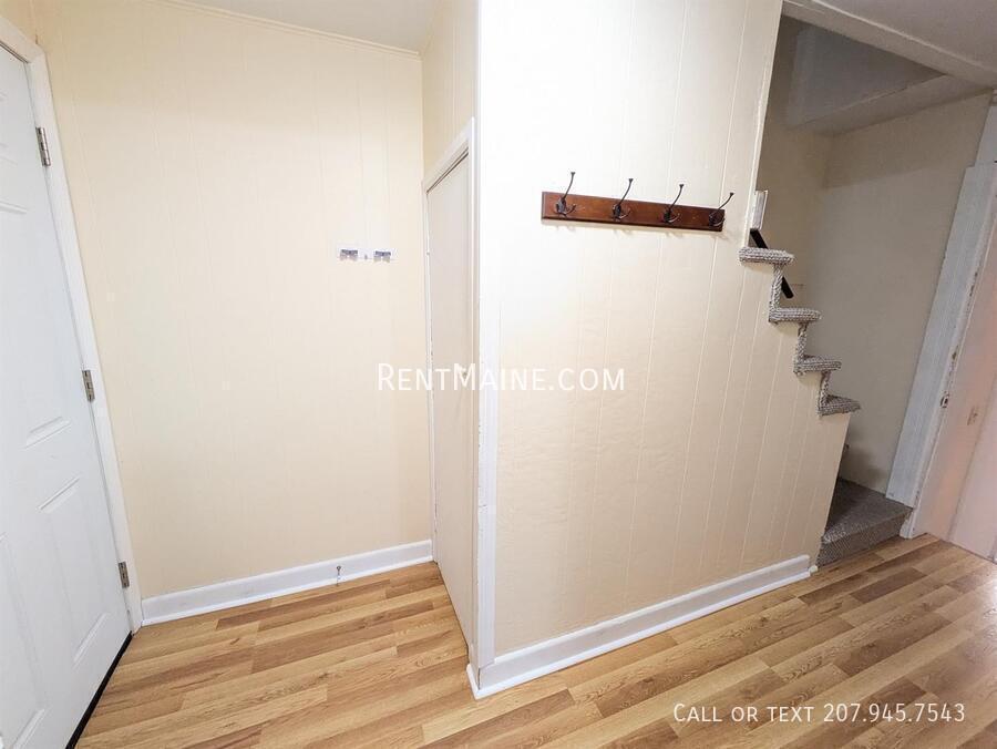 Building Photo - 28 Autumn St