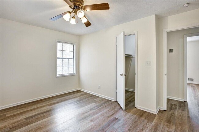 Building Photo - 1812 Wiggins Cir SW