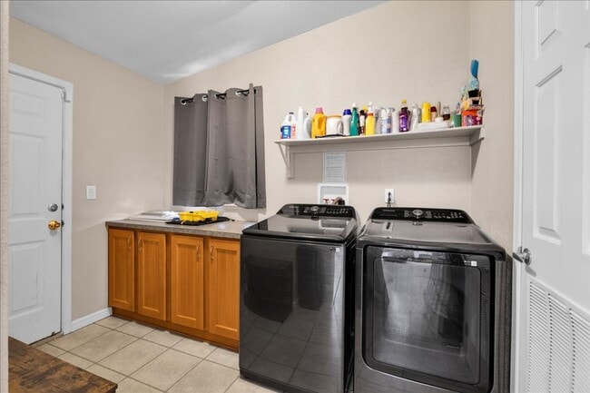 Building Photo - 29 Palms home in great neighborhood!