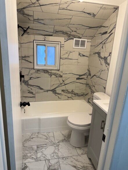 Building Photo - 628 Church St