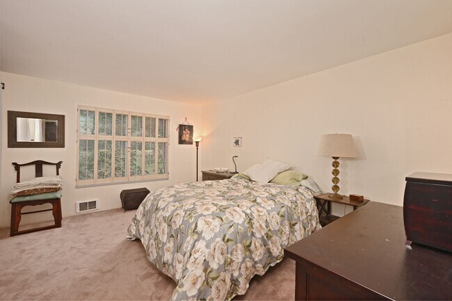 Building Photo - Beautiful 2-bed, 2-bath condo in Seattle f...