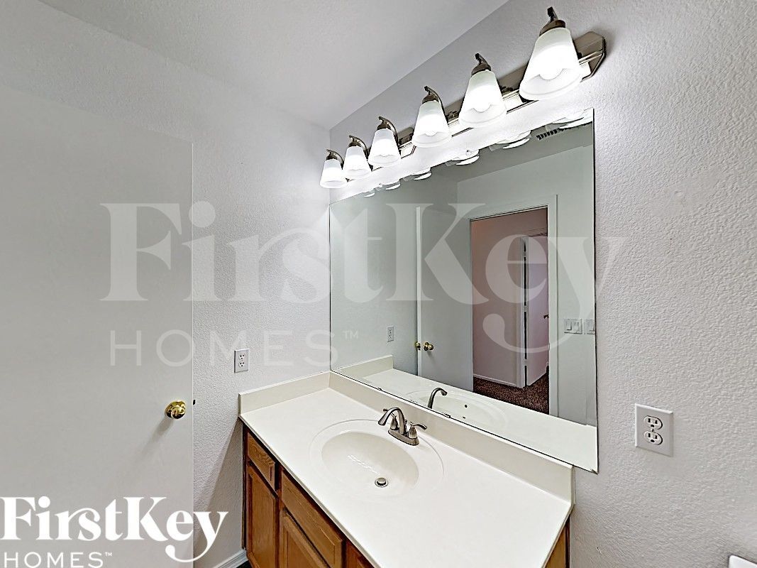 Building Photo - 22026 N 73rd Ave