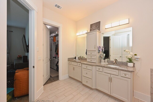 Building Photo - **EXECUTIVE HOME IN WILLIAMSON COUNTY WITH...