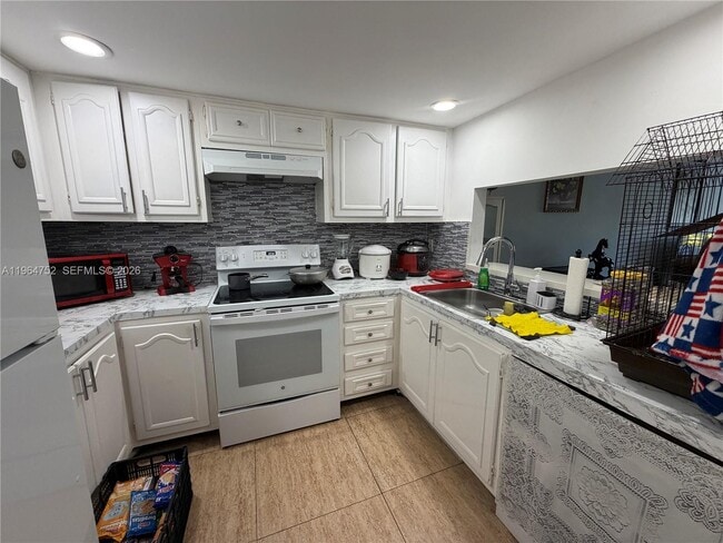 Building Photo - 13685 NE 10th Ave