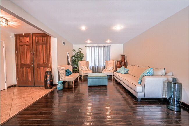 Building Photo - 20212 Valerio St
