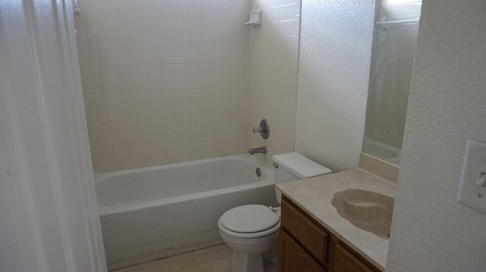 Building Photo - 3301 Hereford Ln