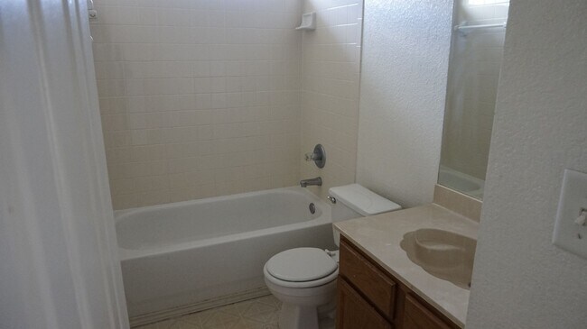 Building Photo - 3301 Hereford Ln