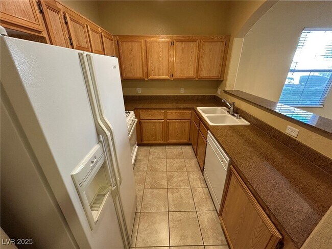 Building Photo - 10550 W Alexander Rd